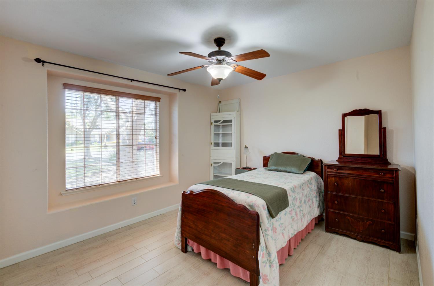 265 Decatur Ave, Clovis, CA 93611