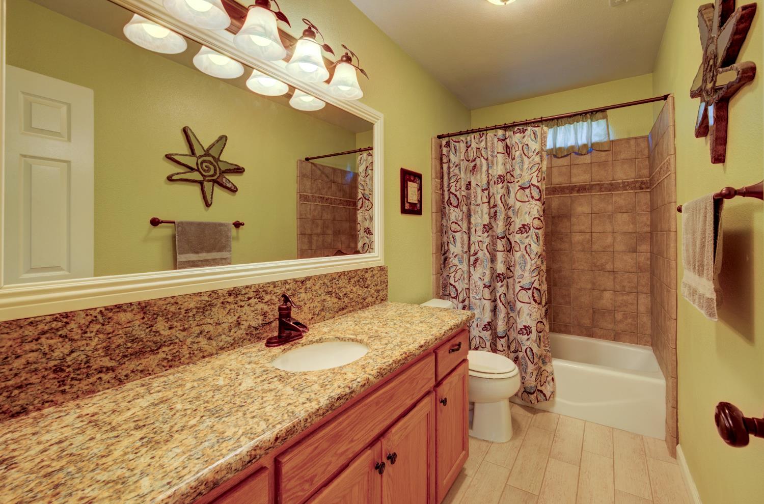 265 Decatur Ave, Clovis, CA 93611