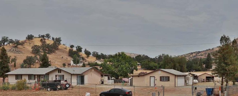 6088 Big Oak Rd, Sanger, CA 93657