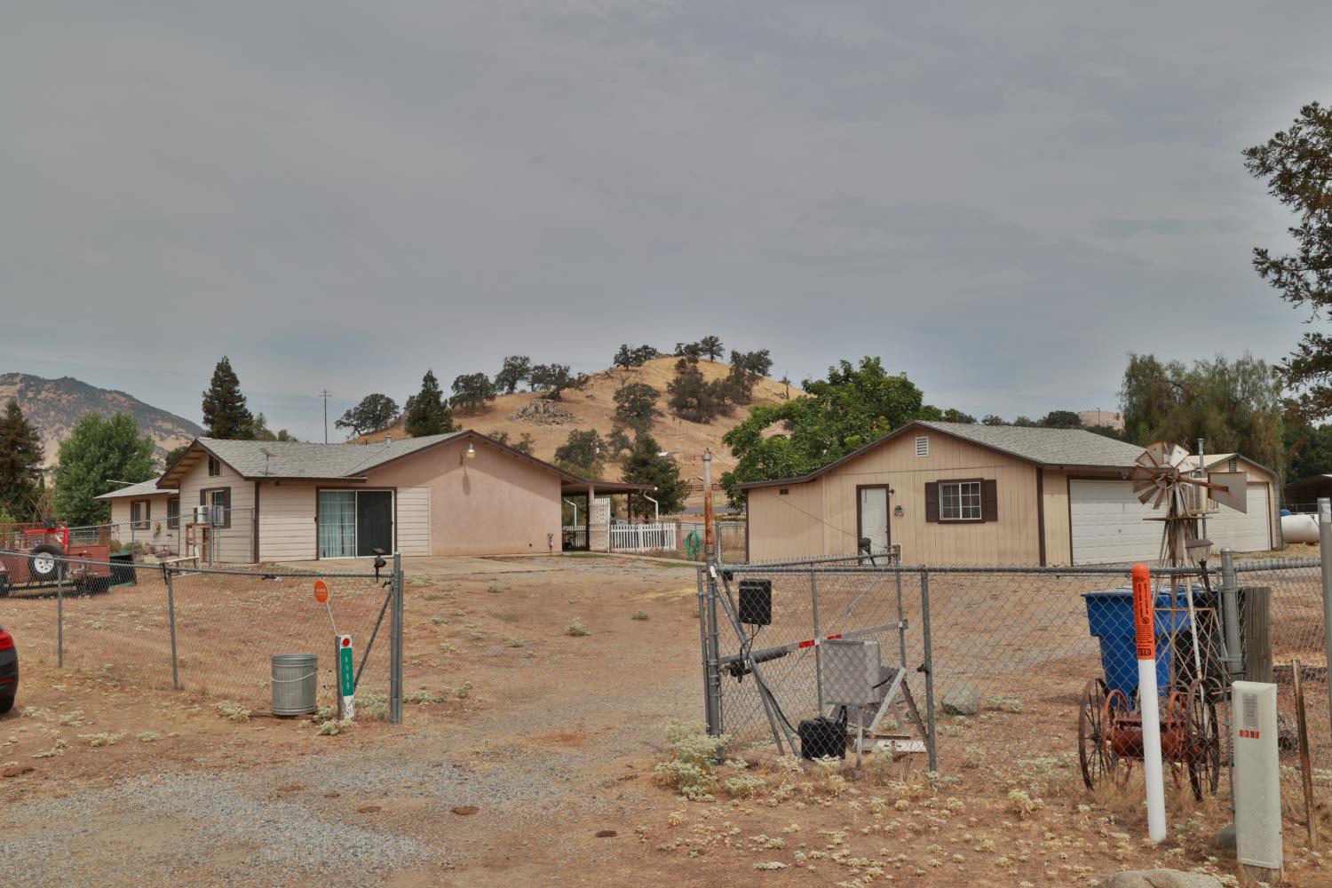 6088 Big Oak Rd, Sanger, CA 93657
