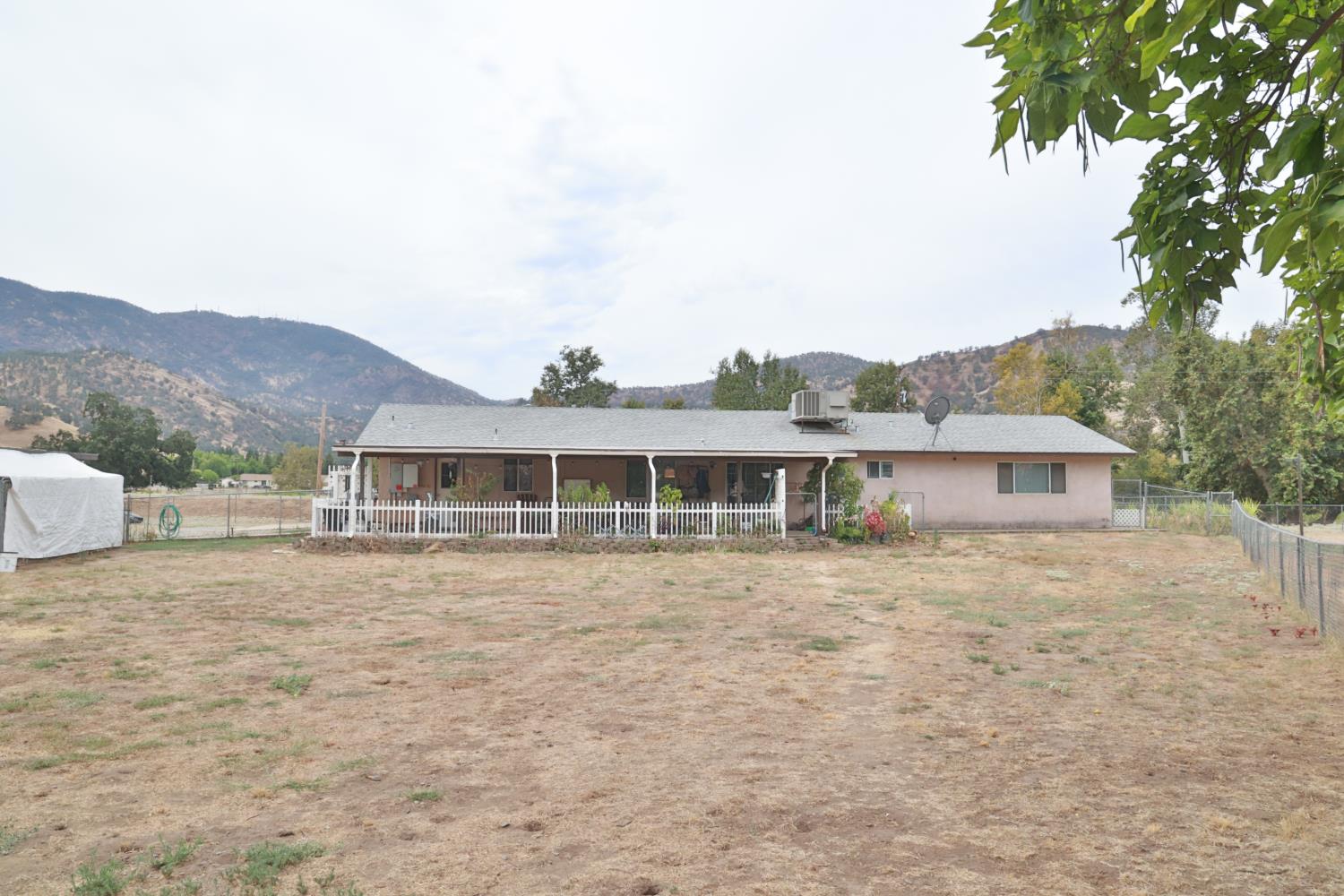 6088 Big Oak Rd, Sanger, CA 93657