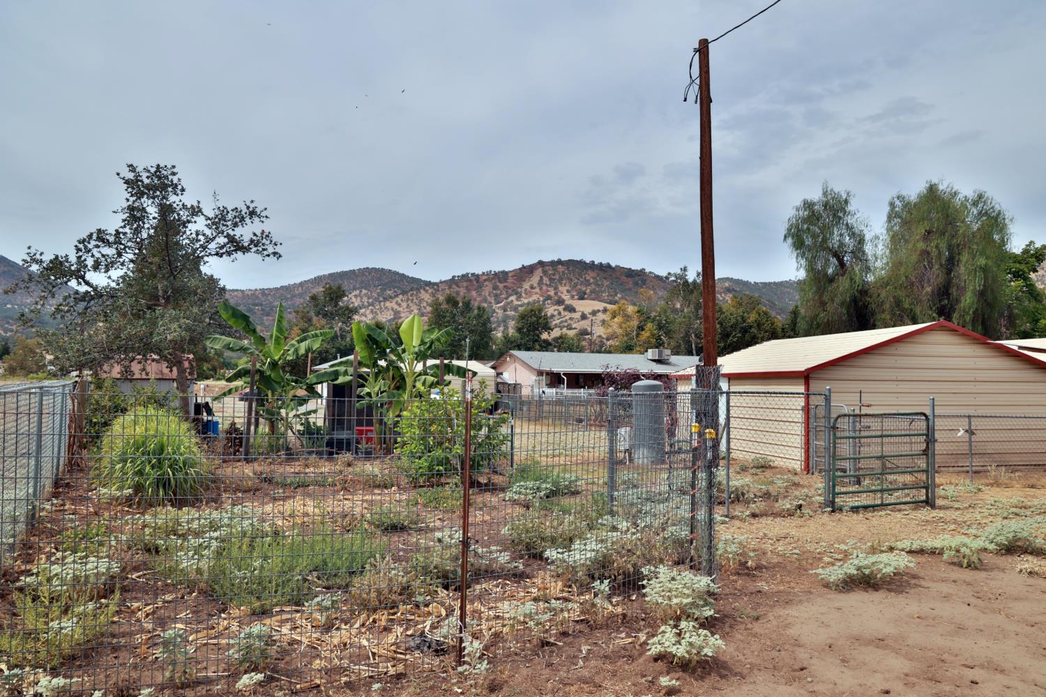 6088 Big Oak Rd, Sanger, CA 93657