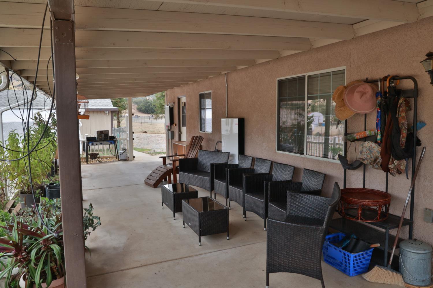 6088 Big Oak Rd, Sanger, CA 93657