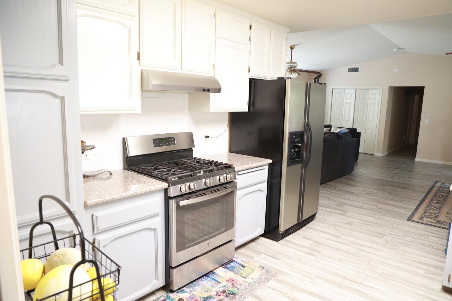 6088 Big Oak Rd, Sanger, CA 93657