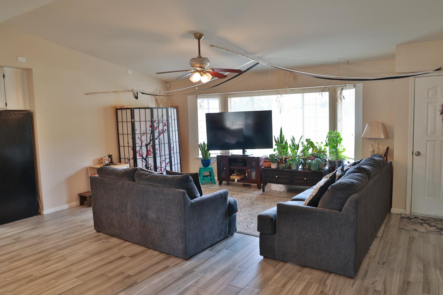 6088 Big Oak Rd, Sanger, CA 93657