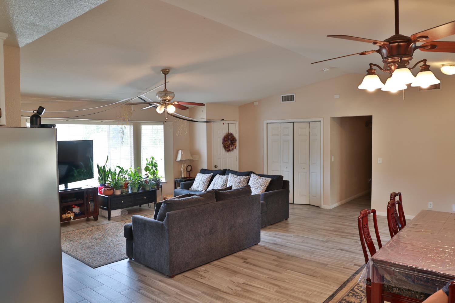 6088 Big Oak Rd, Sanger, CA 93657