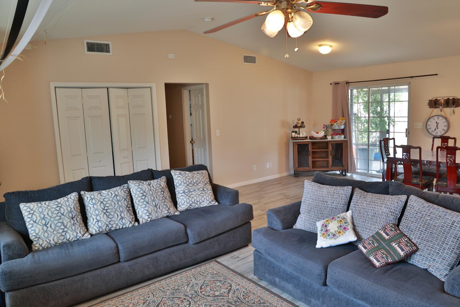 6088 Big Oak Rd, Sanger, CA 93657