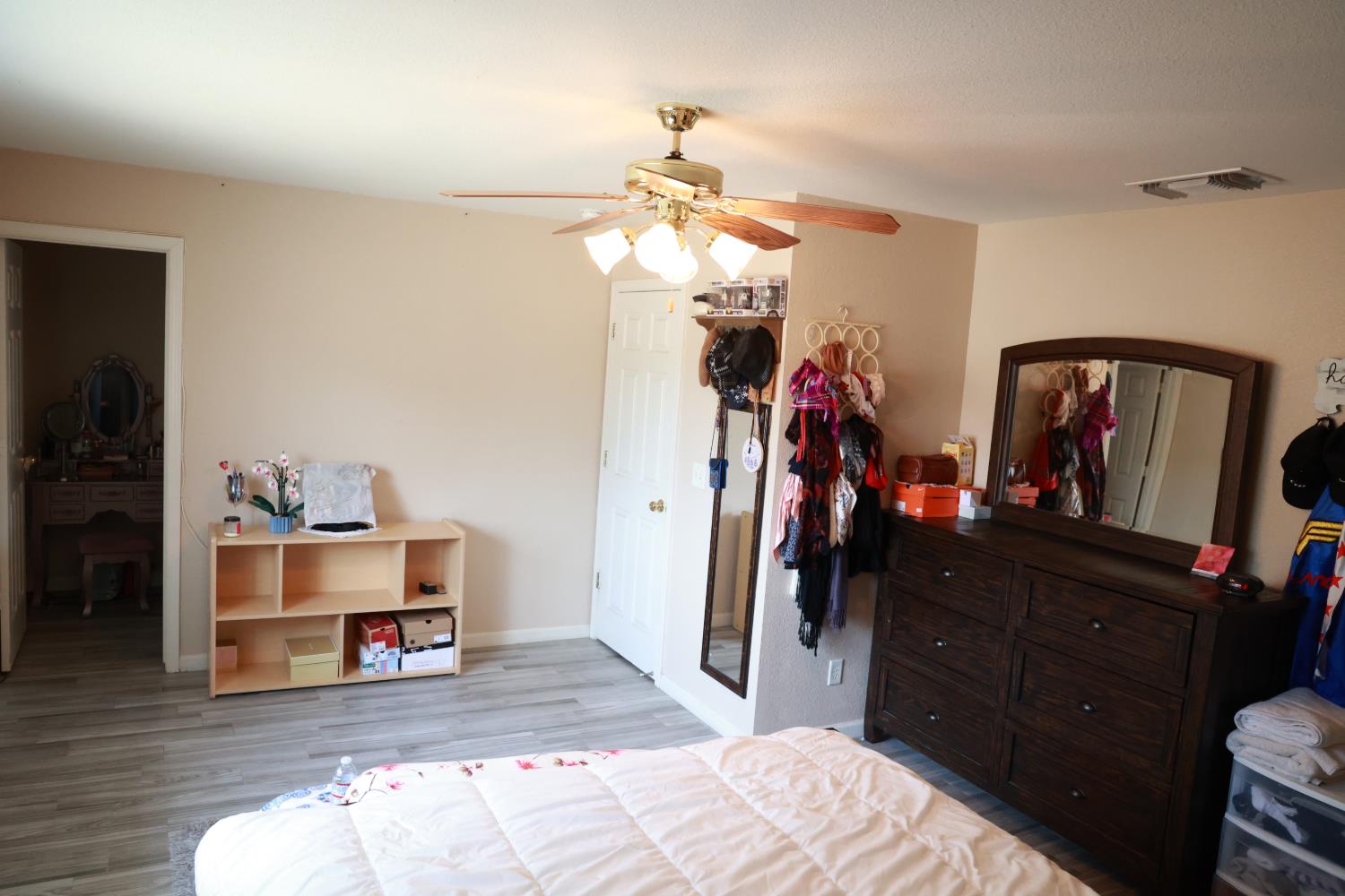 6088 Big Oak Rd, Sanger, CA 93657