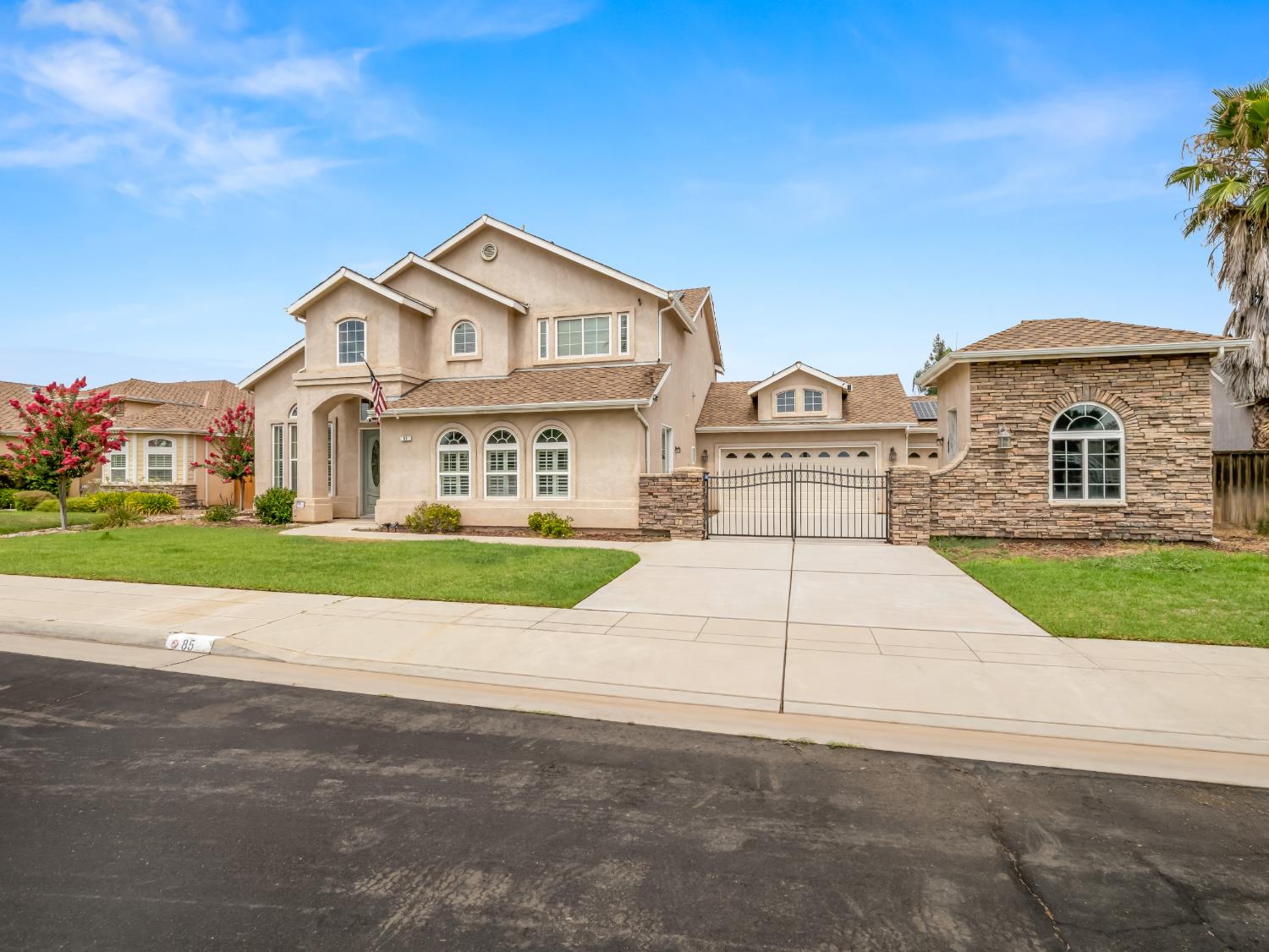 85 N Fairfax Ave, Clovis, CA 93612