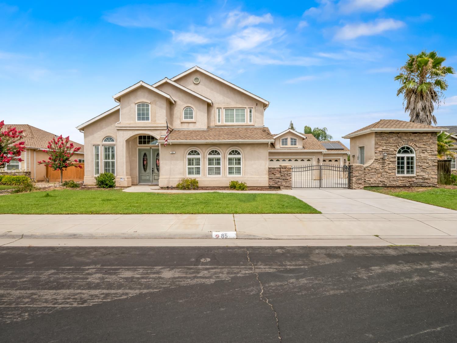 85 N Fairfax Ave, Clovis, CA 93612