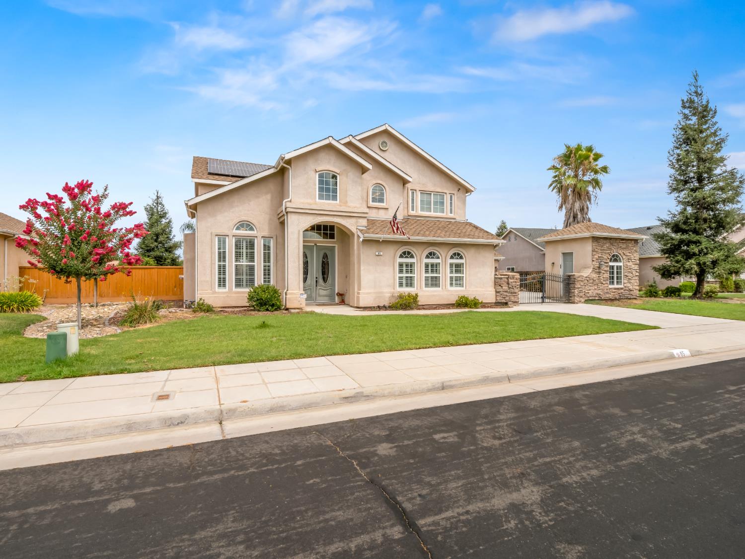 85 N Fairfax Ave, Clovis, CA 93612
