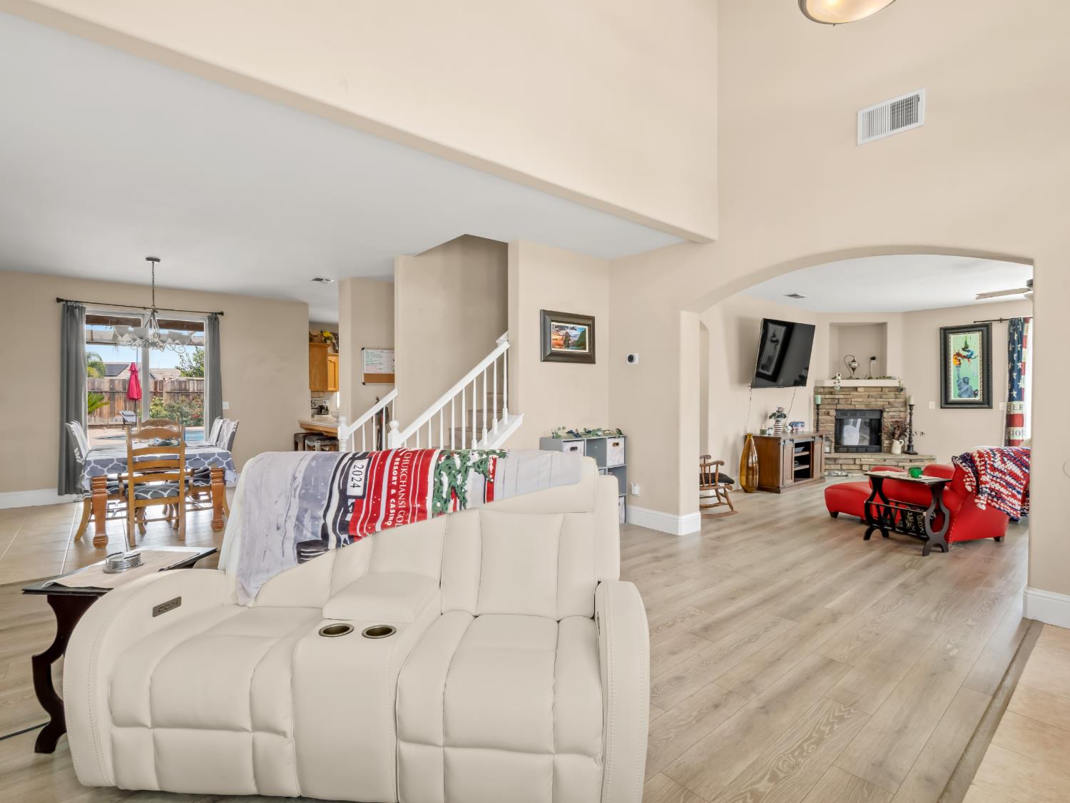 85 N Fairfax Ave, Clovis, CA 93612