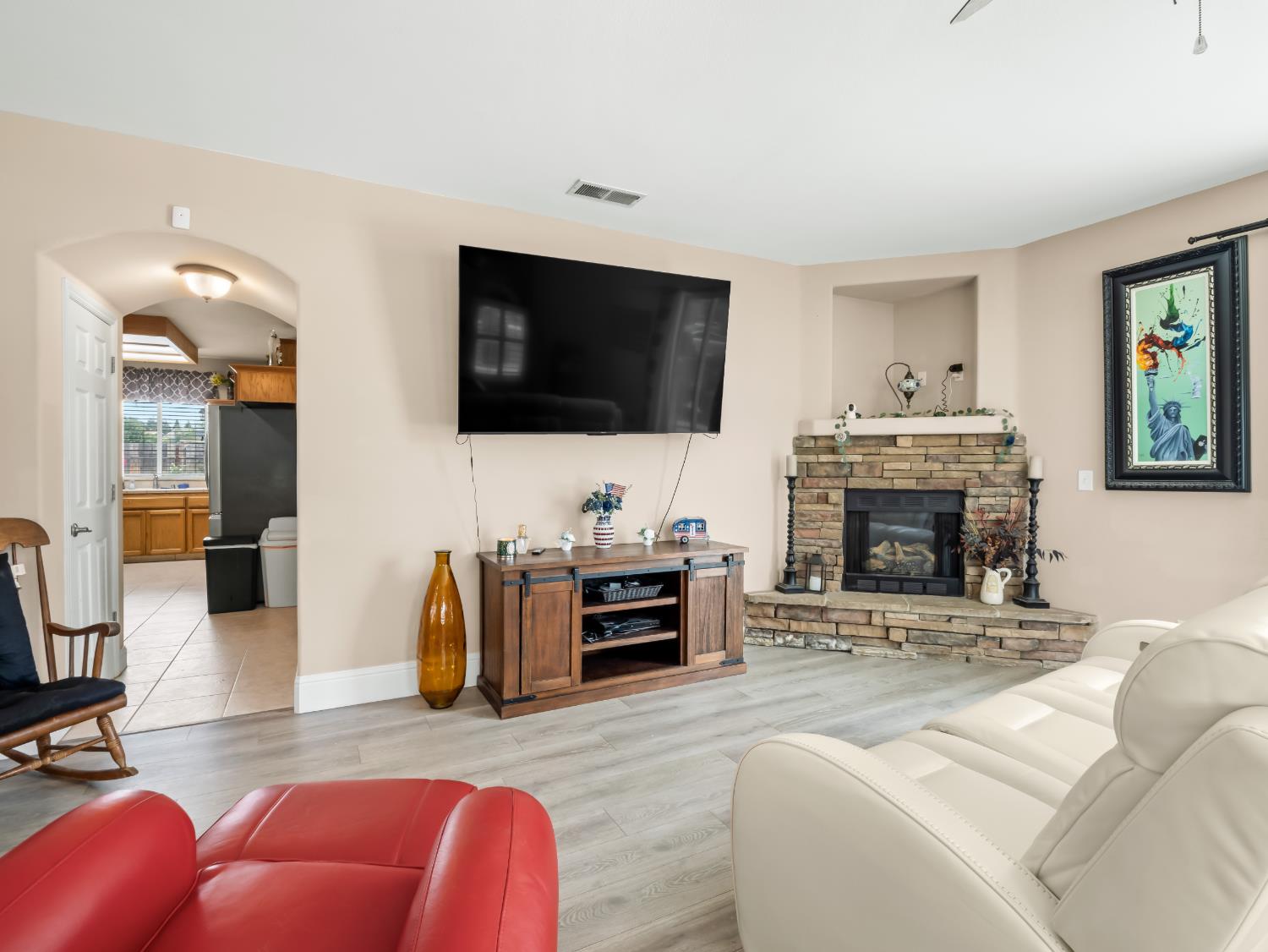 85 N Fairfax Ave, Clovis, CA 93612