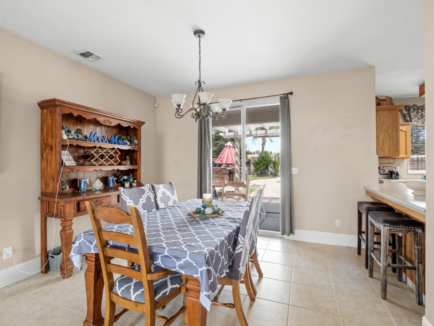 85 N Fairfax Ave, Clovis, CA 93612