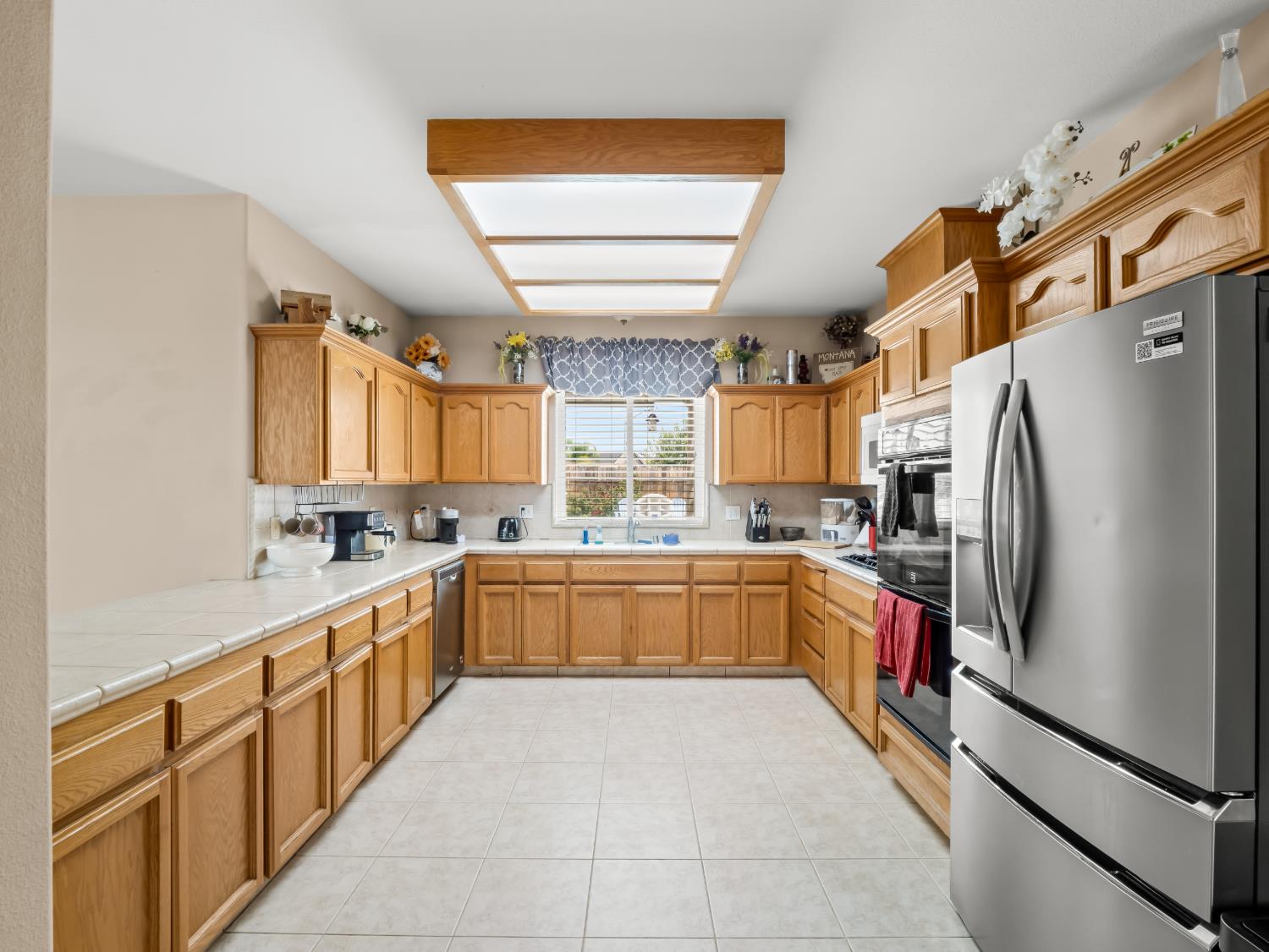 85 N Fairfax Ave, Clovis, CA 93612