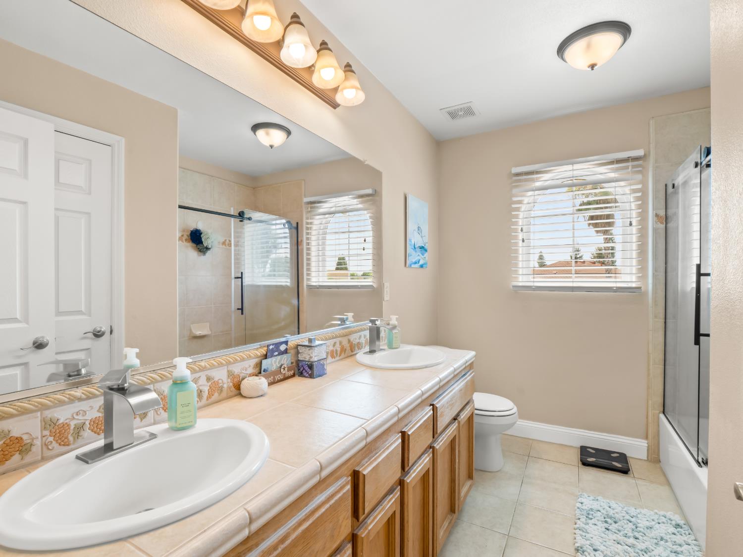 85 N Fairfax Ave, Clovis, CA 93612