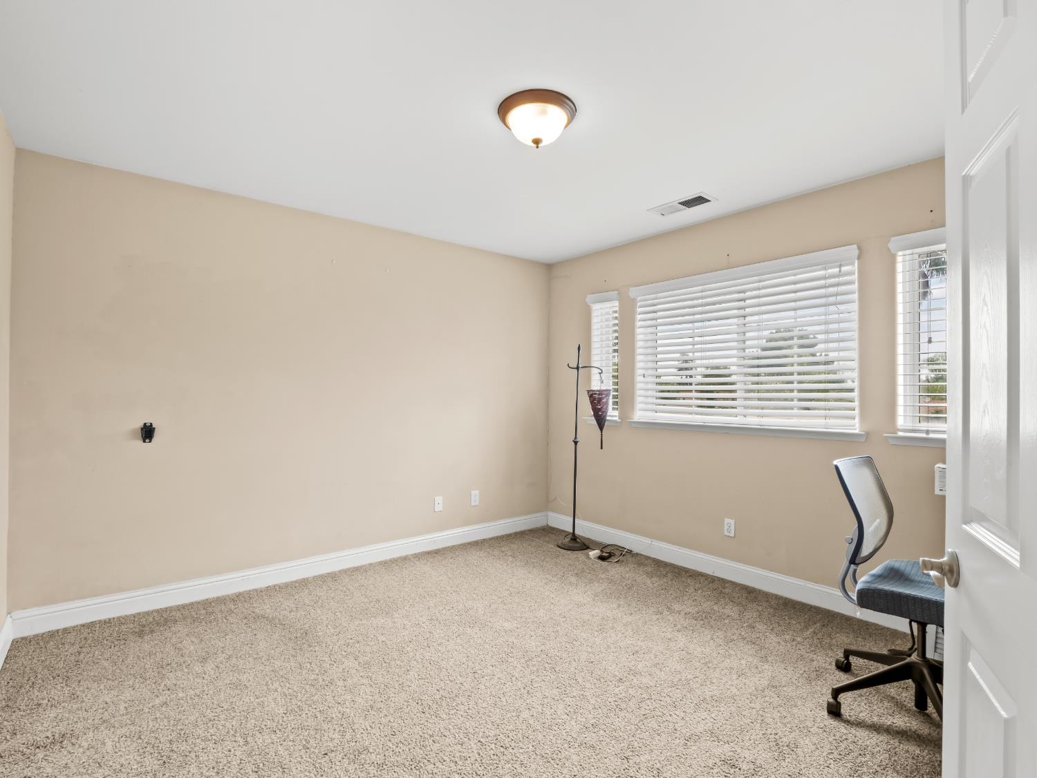 85 N Fairfax Ave, Clovis, CA 93612