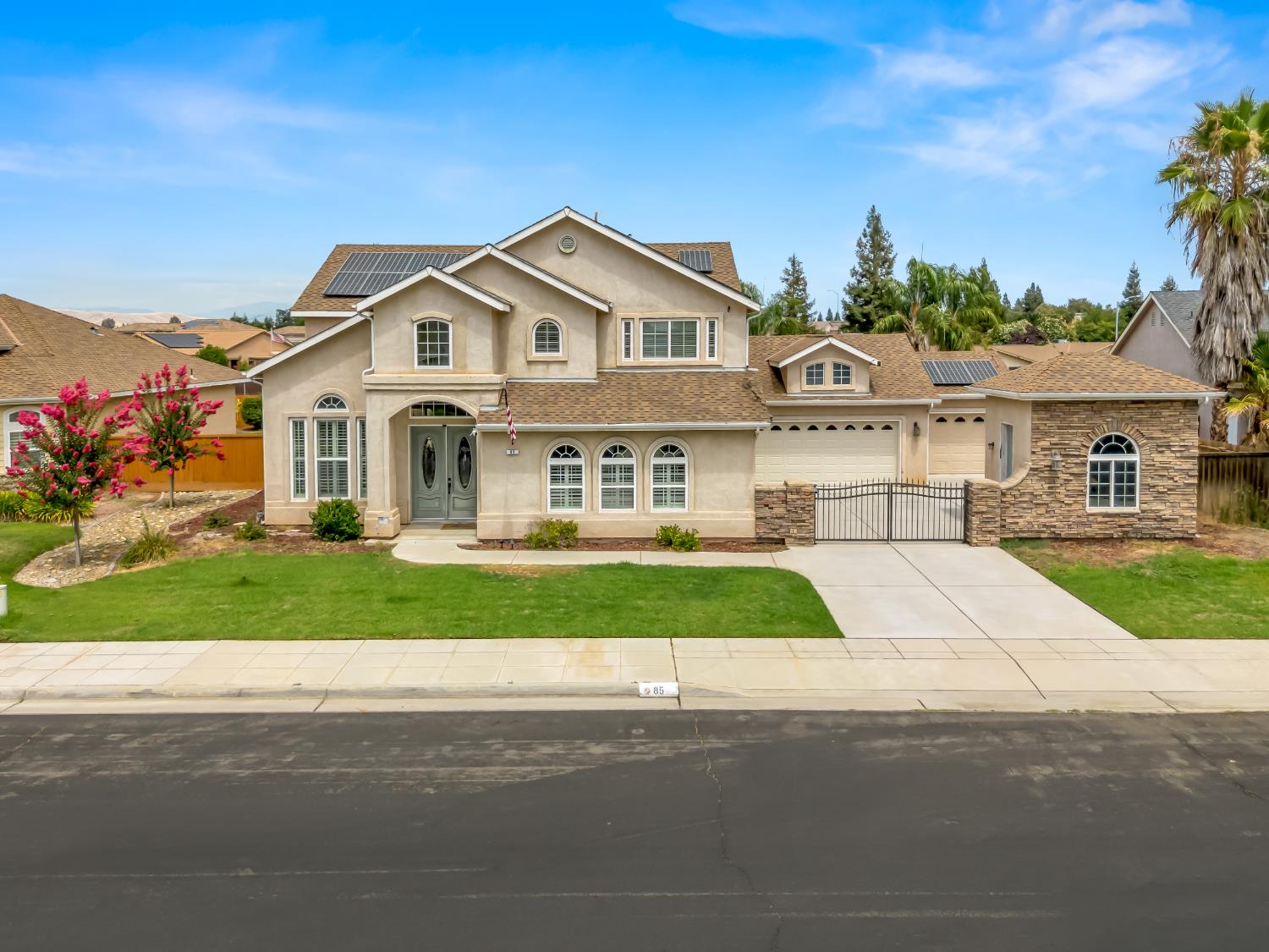 85 N Fairfax Ave, Clovis, CA 93612