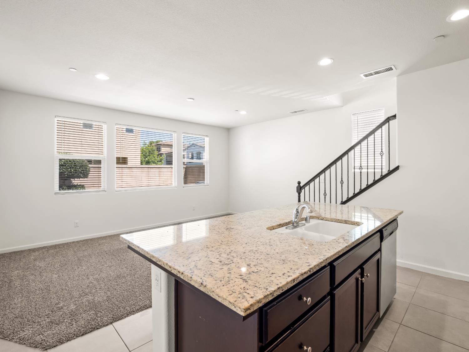 2569 Mustang Dr, Clovis, CA 93612