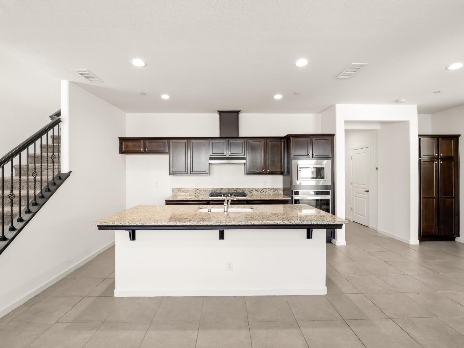 2569 Mustang Dr, Clovis, CA 93612