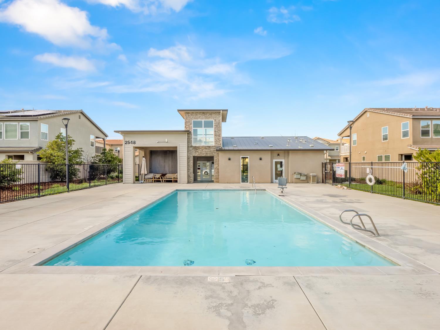 2569 Mustang Dr, Clovis, CA 93612