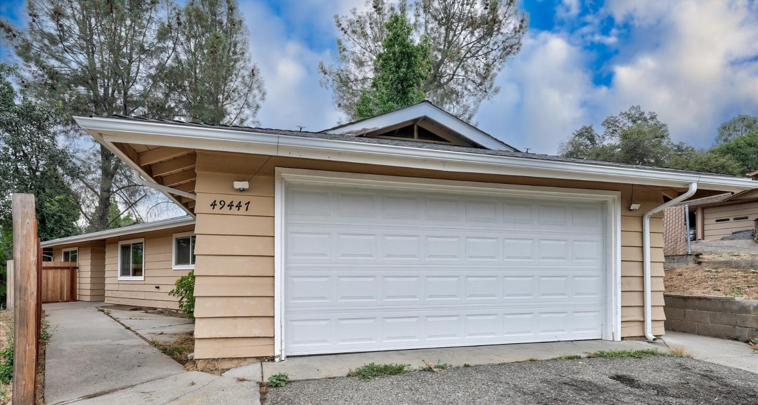 49447 Pierce Dr, Oakhurst, CA 93644