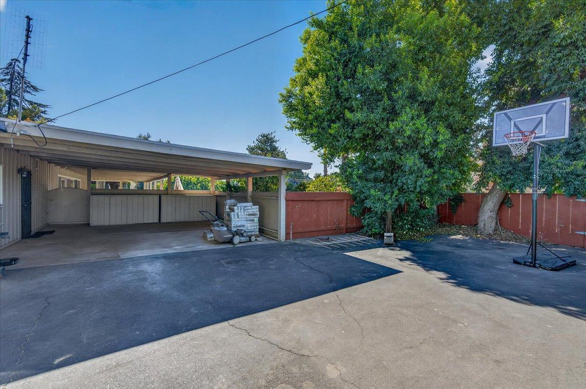 5435 E Liberty Ave, Fresno, CA 93727