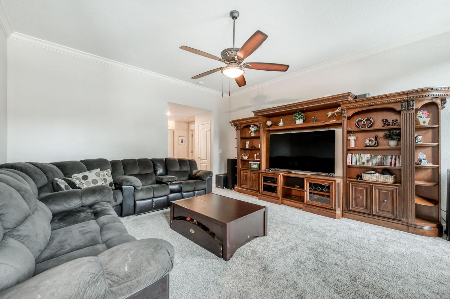 2302 E Chennault Ave, Fresno, CA 93720