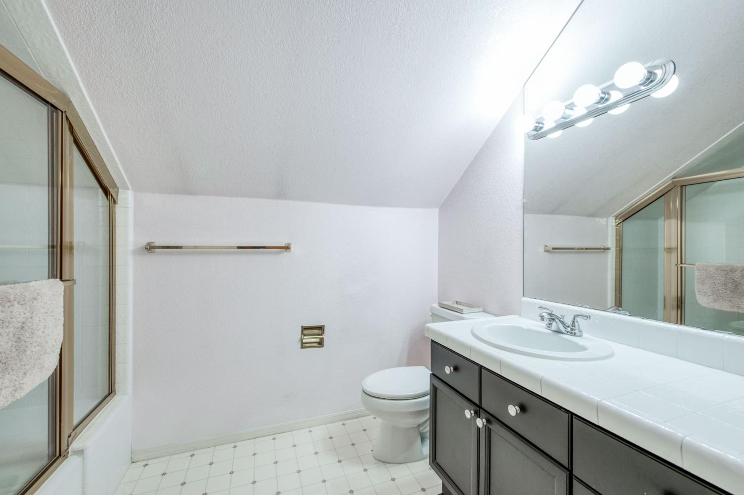 2302 E Chennault Ave, Fresno, CA 93720