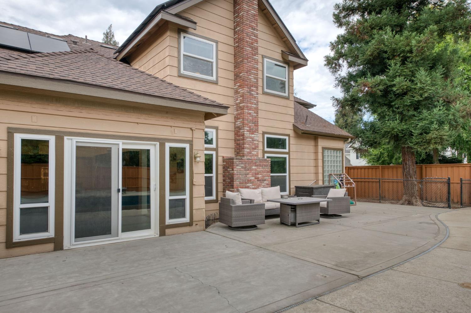 2302 E Chennault Ave, Fresno, CA 93720