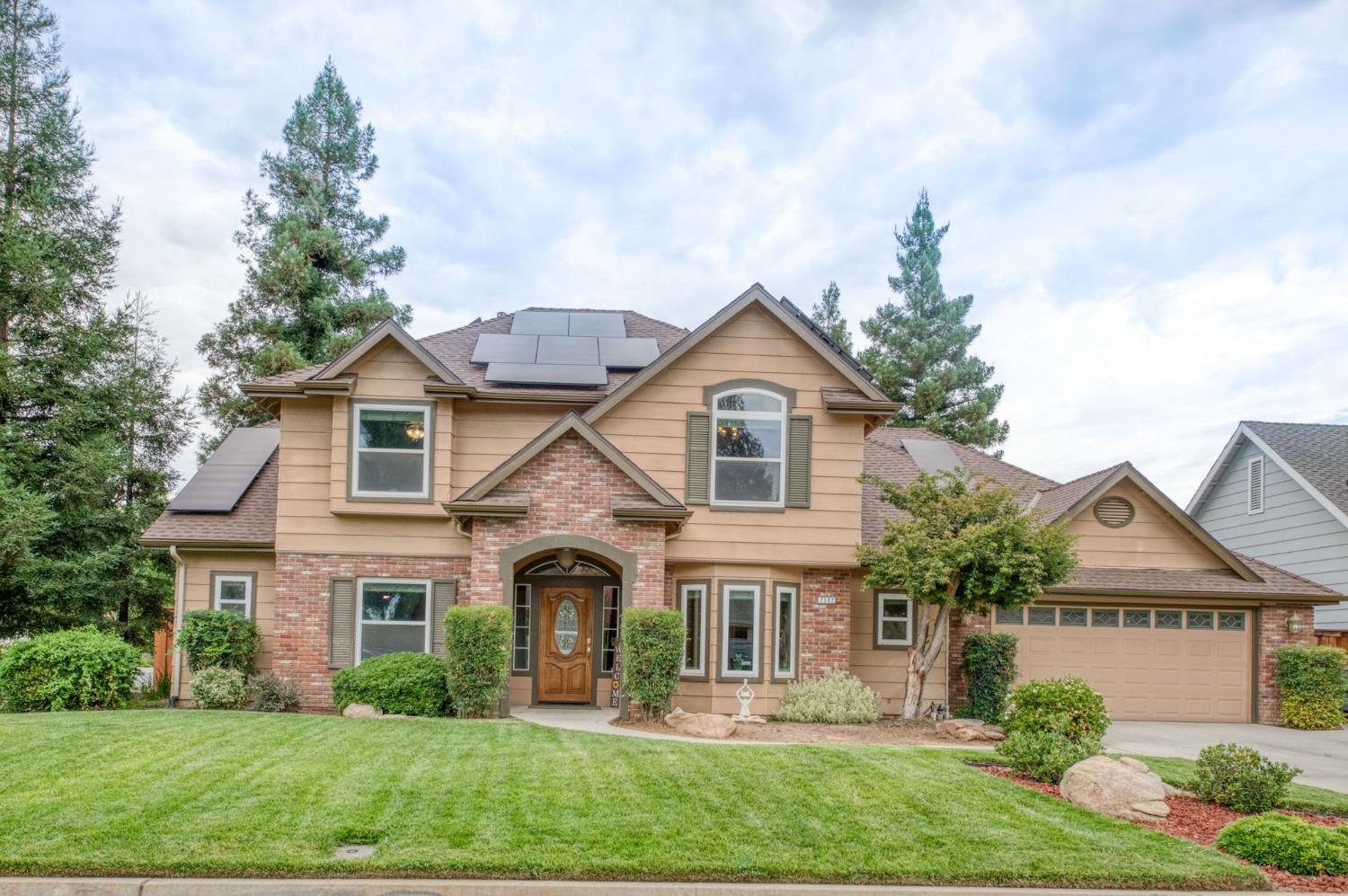 2302 E Chennault Ave, Fresno, CA 93720