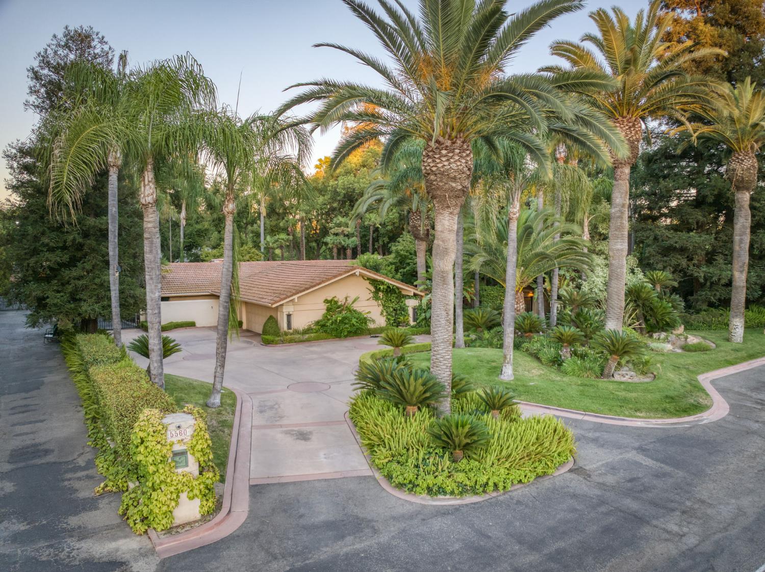 5560 N Forkner Ave, Fresno, CA 93711