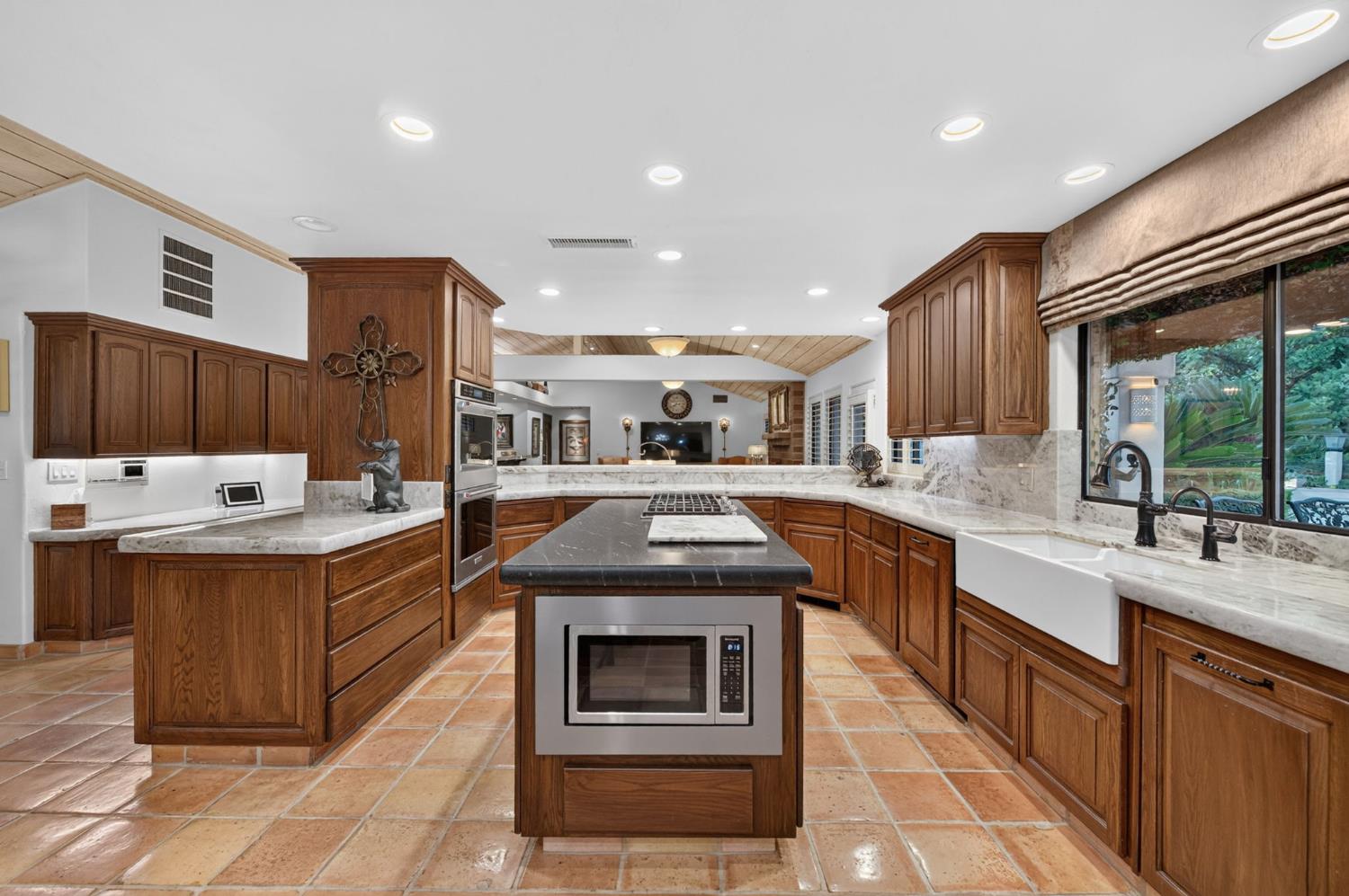5560 N Forkner Ave, Fresno, CA 93711