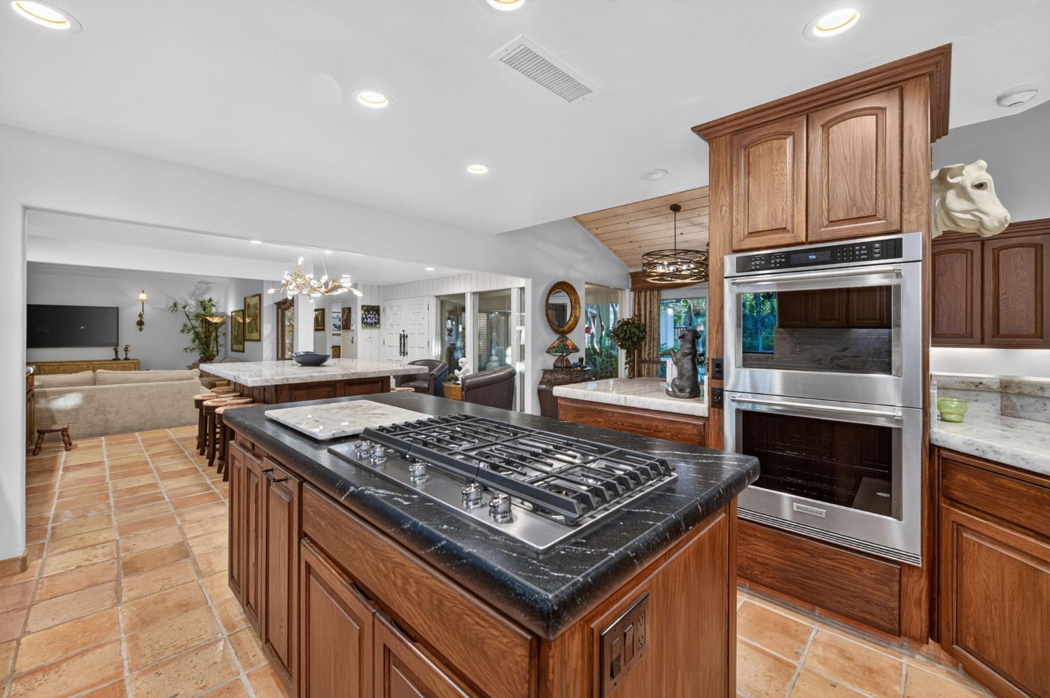 5560 N Forkner Ave, Fresno, CA 93711
