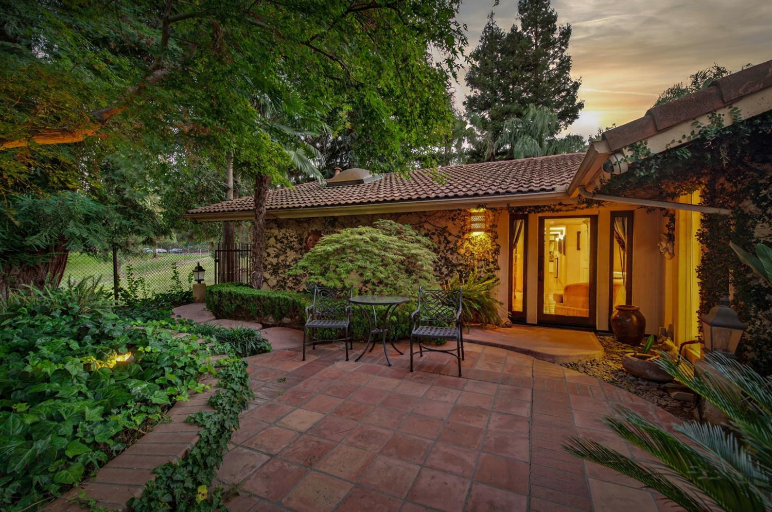5560 N Forkner Ave, Fresno, CA 93711