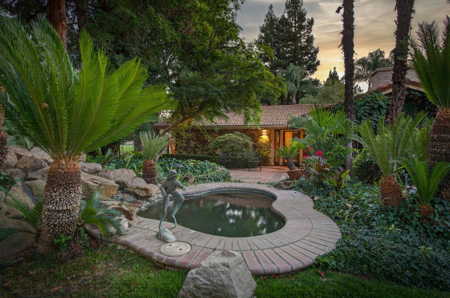 5560 N Forkner Ave, Fresno, CA 93711