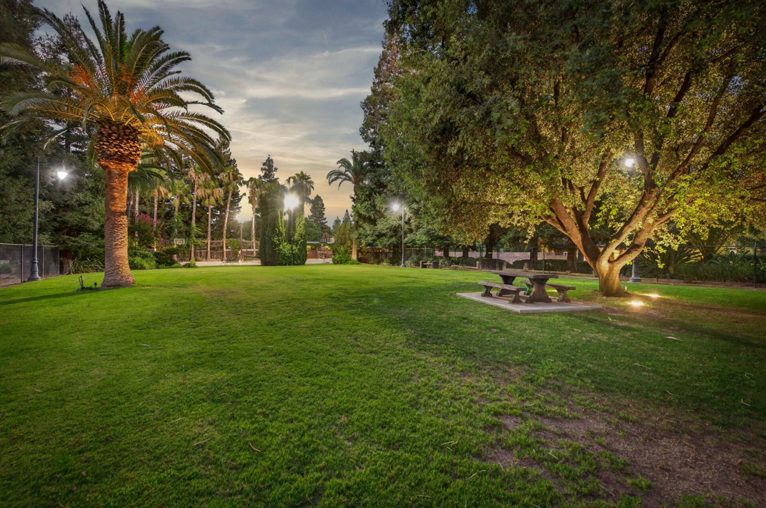 5560 N Forkner Ave, Fresno, CA 93711
