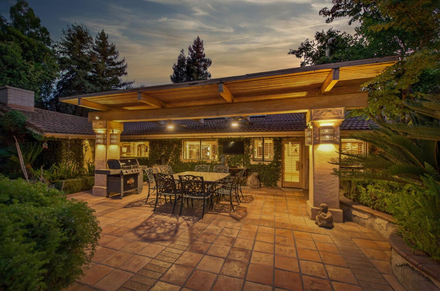 5560 N Forkner Ave, Fresno, CA 93711