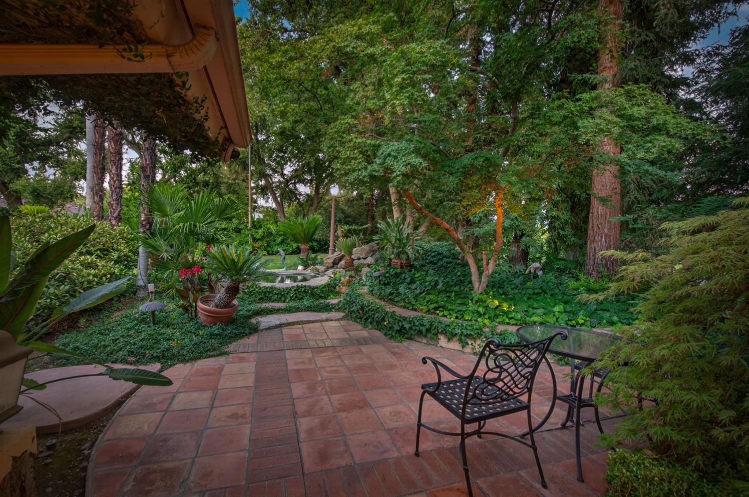 5560 N Forkner Ave, Fresno, CA 93711