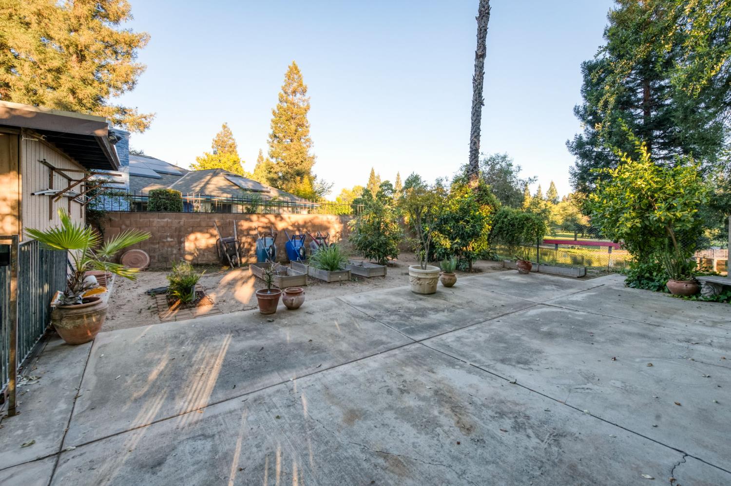 5560 N Forkner Ave, Fresno, CA 93711