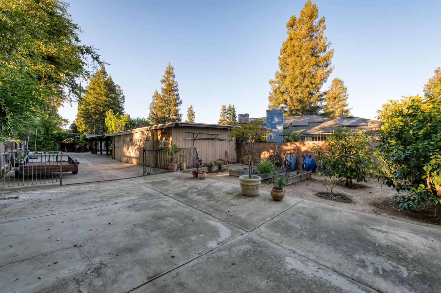 5560 N Forkner Ave, Fresno, CA 93711