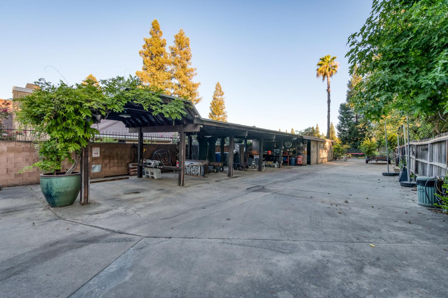 5560 N Forkner Ave, Fresno, CA 93711