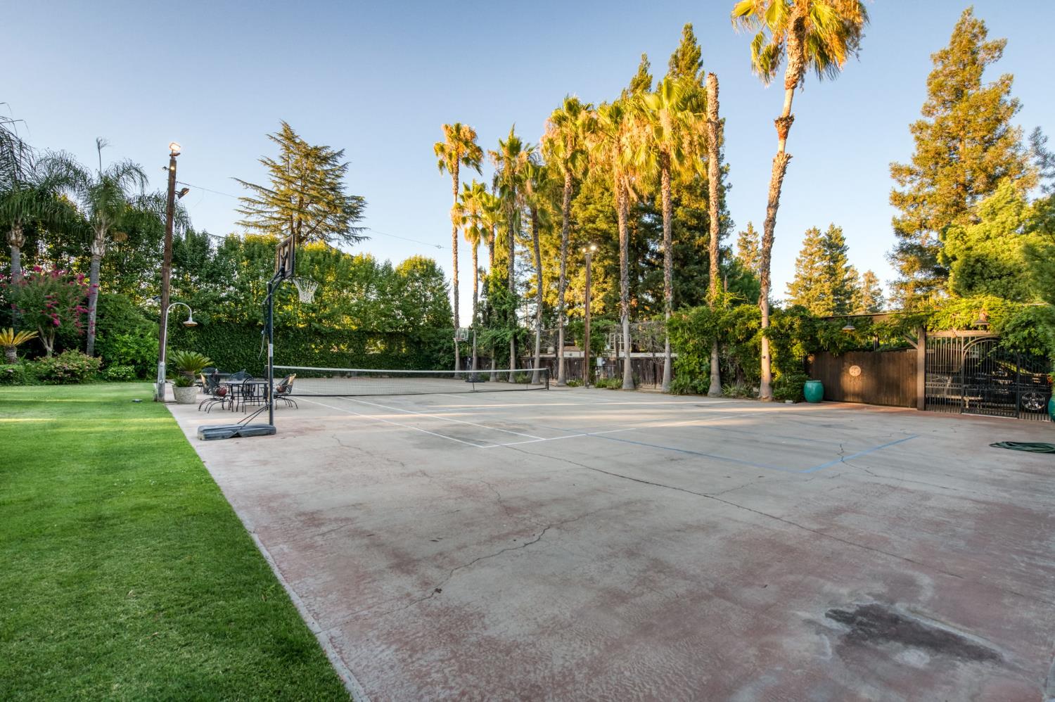 5560 N Forkner Ave, Fresno, CA 93711