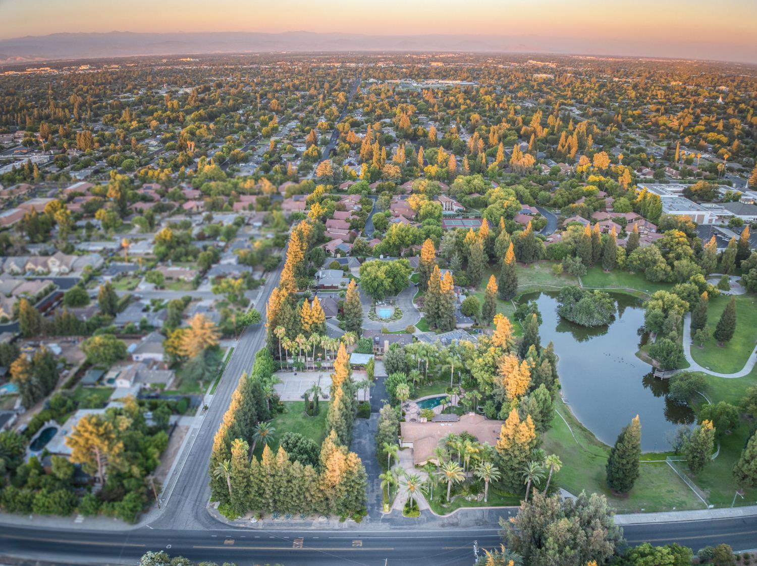 5560 N Forkner Ave, Fresno, CA 93711