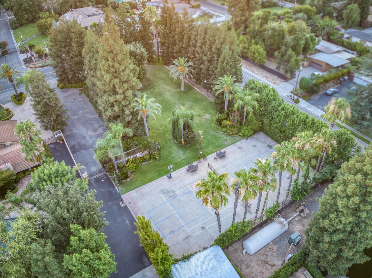 5560 N Forkner Ave, Fresno, CA 93711