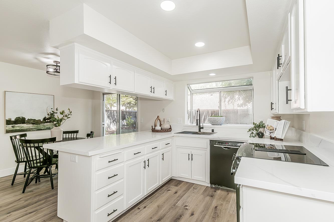10486 N Doheny Dr, Fresno, CA 93730