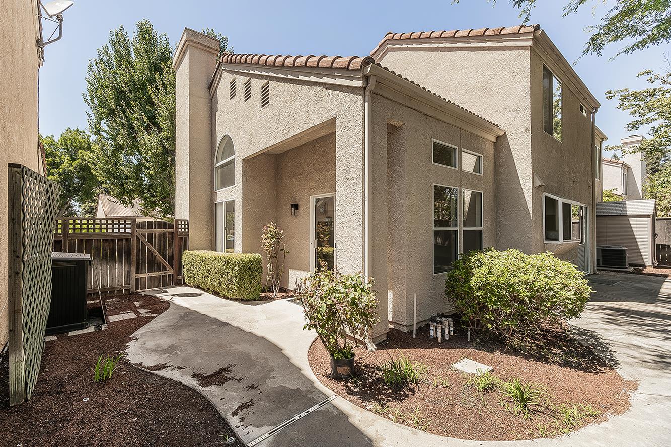 10486 N Doheny Dr, Fresno, CA 93730
