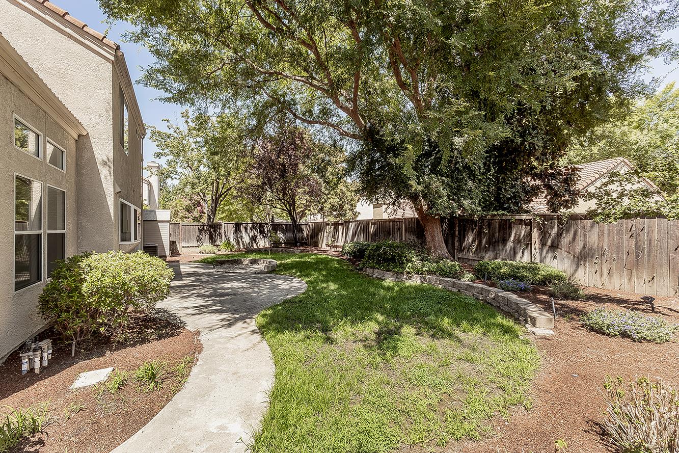 10486 N Doheny Dr, Fresno, CA 93730