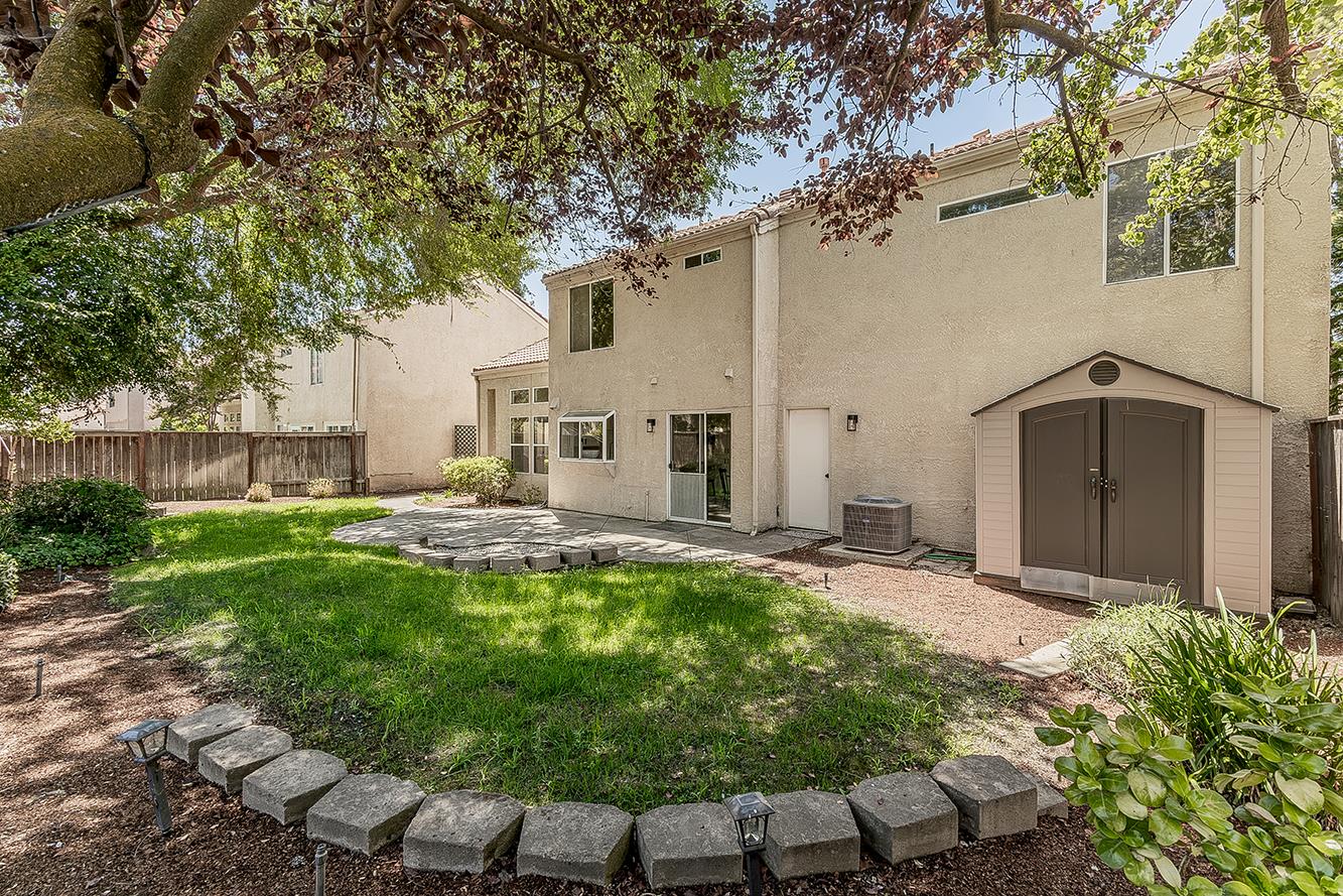 10486 N Doheny Dr, Fresno, CA 93730