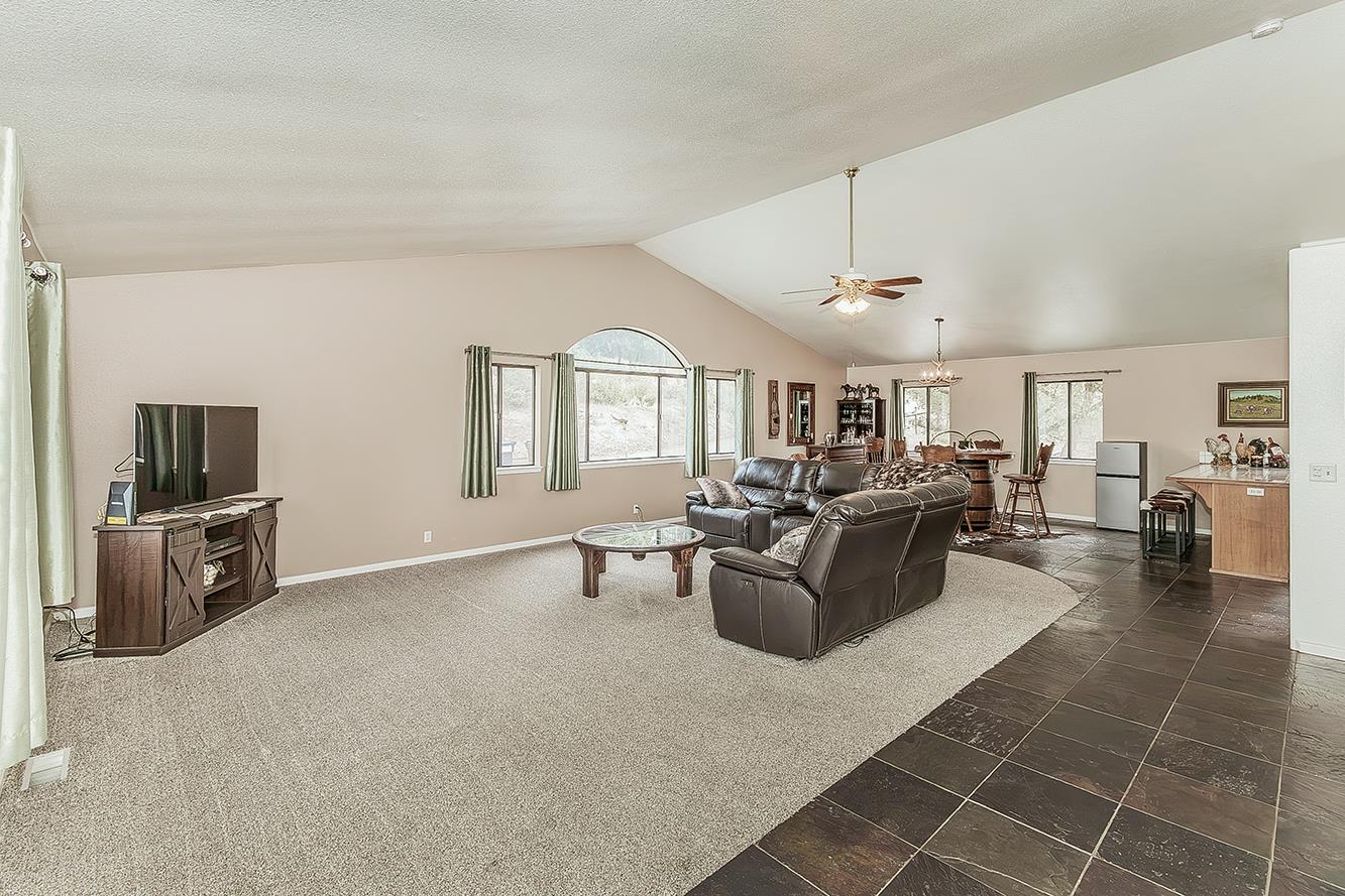 34133 Natoma Rd, Auberry, CA 93602